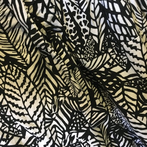 Penningtons Tropical B&W Leaf Bow Tie Collar Viscose Tee - Picture 10 of 12